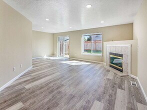 15704 NE Milton Pl in Portland, OR - Foto de edificio - Building Photo