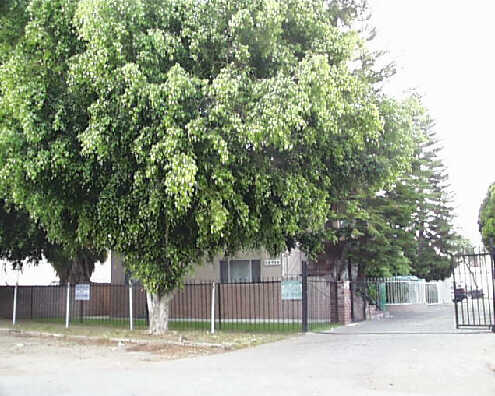 14714 Strathern St in Van Nuys, CA - Building Photo