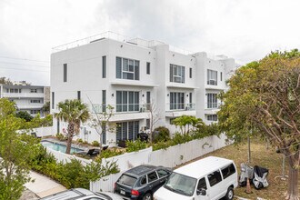 1006 N Riverside Dr in Pompano Beach, FL - Building Photo - Building Photo