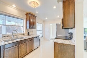 4912 Seville Ct in Cape Coral, FL - Foto de edificio - Building Photo