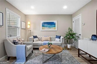 5750 Old Gordon Rd in Mableton, GA - Building Photo - Building Photo