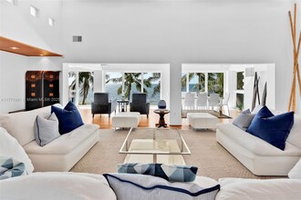 60 Ocean Front Dr in Key Largo, FL - Building Photo - Building Photo