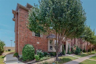 8712 Iron Horse Dr in Irving, TX - Building Photo - Building Photo