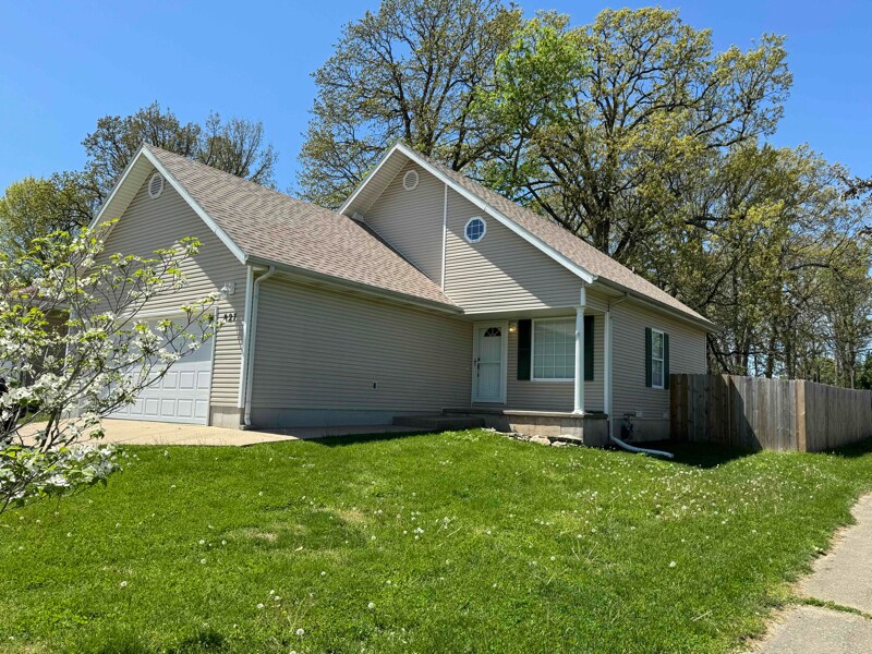 827 Hickory Ln in Nixa, MO - Building Photo