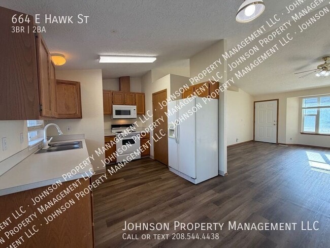664 E Hawk St in Meridian, ID - Foto de edificio - Building Photo