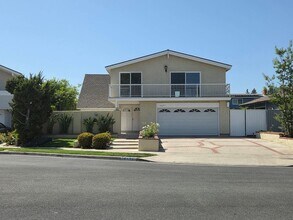 14671 Kimberly Cir in Tustin, CA - Building Photo - Building Photo