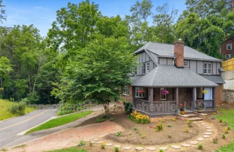 30 Caledonia Rd in Asheville, NC - Building Photo