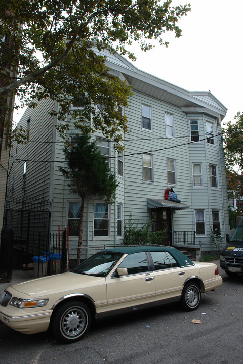 94 Saratoga Ave in Yonkers, NY - Building Photo