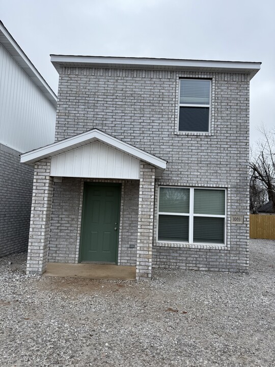 1003 S 1st St in Rogers, AR - Building Photo