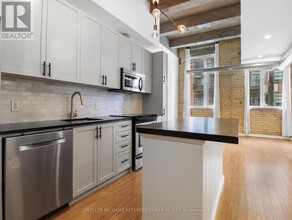 201-201 Carlaw Ave in Toronto, ON - Building Photo - Building Photo