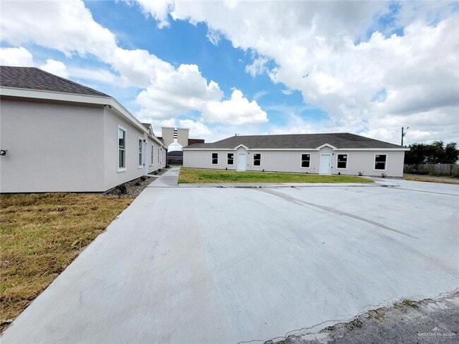 13 Rosemary Dr in Progreso Lakes, TX - Building Photo - Building Photo