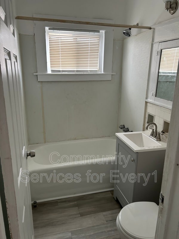 2415 Delaware Ave in Buffalo, NY - Building Photo - Building Photo