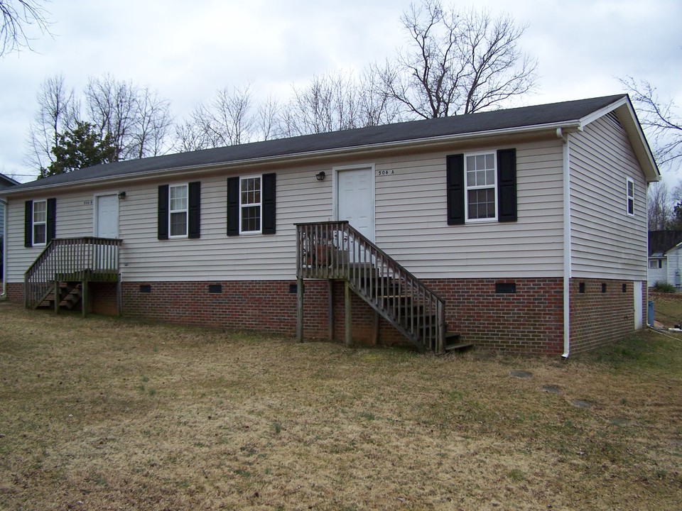 506 Orange St in Oxford, NC - Foto de edificio