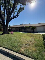 2710 E Westcott Ave in Visalia, CA - Building Photo