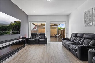 8218 SW 163rd Pl in Miami, FL - Building Photo - Building Photo