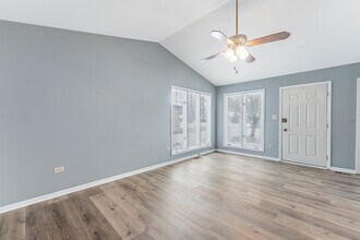 7203 S 86th Ave in Justice, IL - Foto de edificio - Building Photo