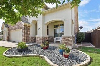 250 N Sage Hollow in Dripping Springs, TX - Building Photo - Building Photo