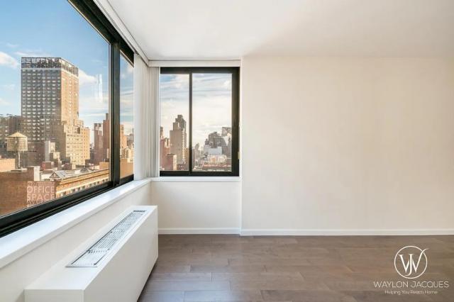 300 E 62nd St in New York, NY - Building Photo - Building Photo