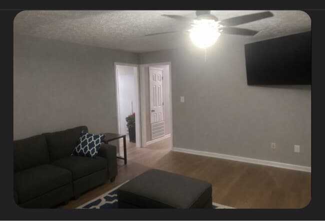 504 Campbell Dr in Tuskegee, AL - Foto de edificio - Building Photo