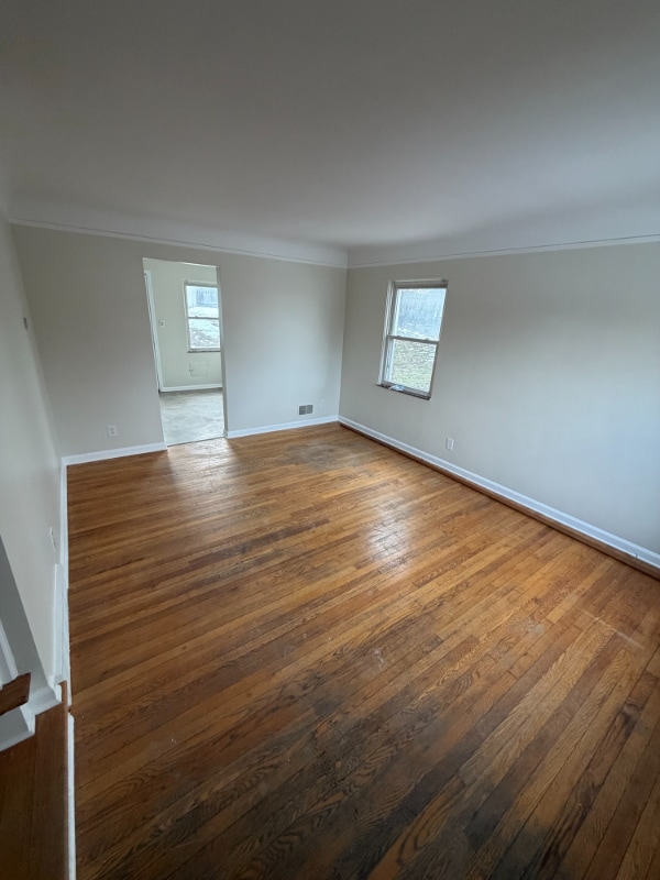 400 Parkview Dr in Plymouth, MI - Foto de edificio - Building Photo