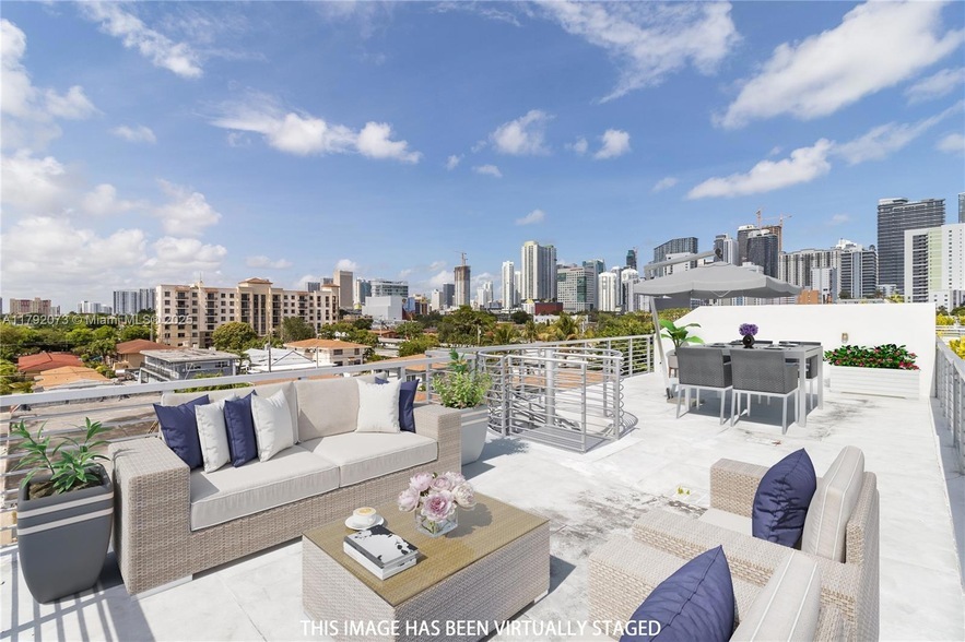 545 SW 11th St, Unit 308 in Miami, FL - Building Photo