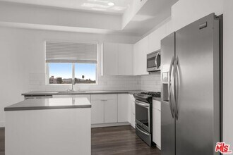 1215 S Bedford St in Los Angeles, CA - Building Photo - Building Photo