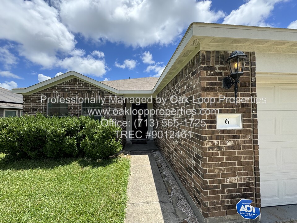 6 Heritage Oaks Dr in Texas City, TX - Building Photo