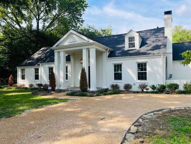 4234 Poplar Ave in Memphis, TN - Building Photo - Building Photo