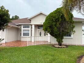 2066 SW Savage Blvd in Port St. Lucie, FL - Building Photo