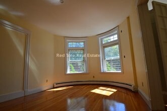 1906 Beacon St, Unit 2 in Brookline, MA - Foto de edificio - Building Photo