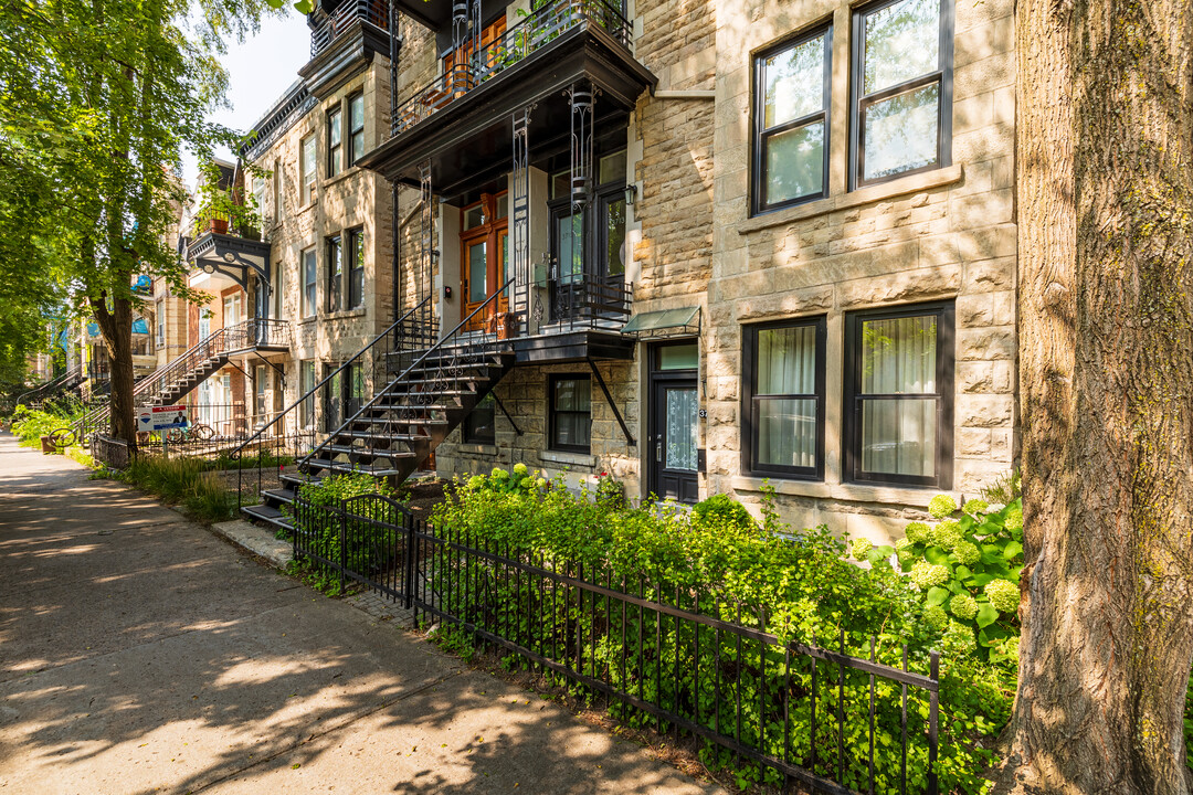 3711-3721 Saint-Hubert Rue in Montréal, QC - Building Photo