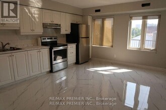 1657 Weston Rd in Toronto, ON - Building Photo - Building Photo