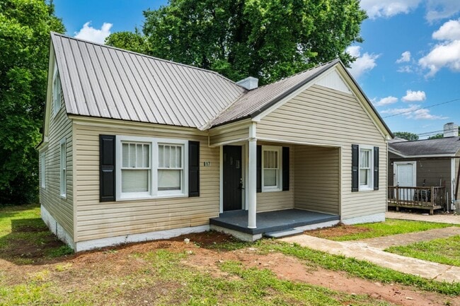 817 31st Ave E in Tuscaloosa, AL - Building Photo - Building Photo
