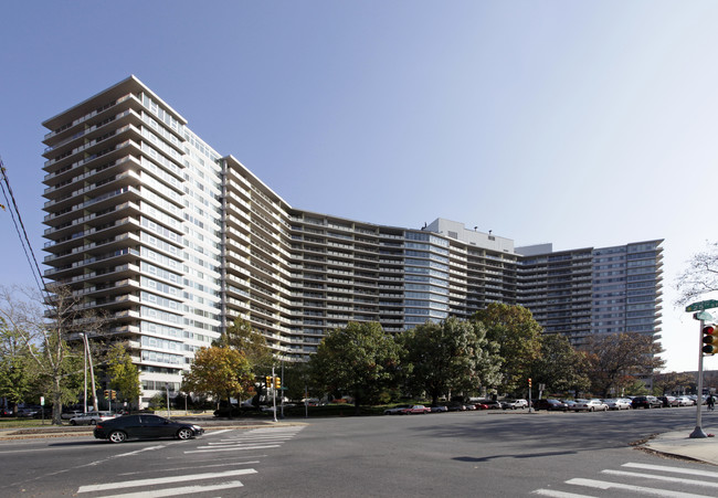 The Philadelphian Condominiums in Philadelphia, PA - Building Photo - Building Photo