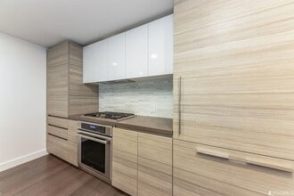 718 Long Bridge, Unit 301 in San Francisco, CA - Foto de edificio - Building Photo