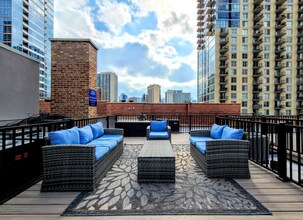 1225 N La Salle Dr, Unit C3 in Chicago, IL - Building Photo - Building Photo