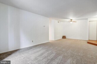 5912 Cove Landing Rd in Burke, VA - Building Photo - Building Photo