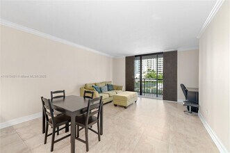 540 Brickell Key Dr, Unit 600 in Miami, FL - Building Photo - Building Photo