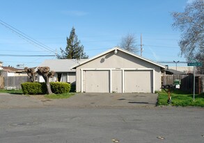 215-221 Barbara Dr in Santa Rosa, CA - Building Photo