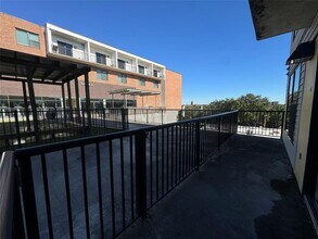 3550 Main St in Houston, TX - Building Photo - Building Photo
