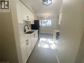 163 Chandler Dr in Kitchener, ON - Building Photo - Building Photo