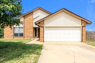 11601 SW 4th Terrace in Yukon, OK - Building Photo