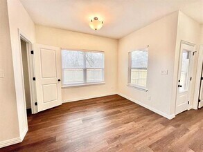 327 E Nelson St in Denison, TX - Building Photo - Building Photo