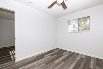 2211-2211 S Granada Dr in Tempe, AZ - Building Photo - Building Photo