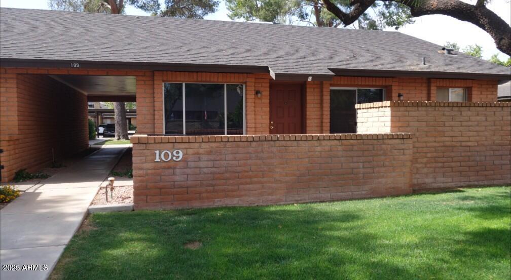 109 W Concorda Dr in Tempe, AZ - Building Photo