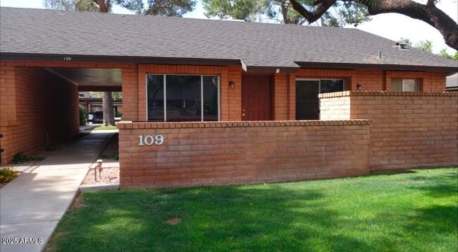 property at 109 W Concorda Dr