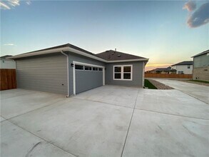 8409 Looksee Ln in Austin, TX - Building Photo - Building Photo