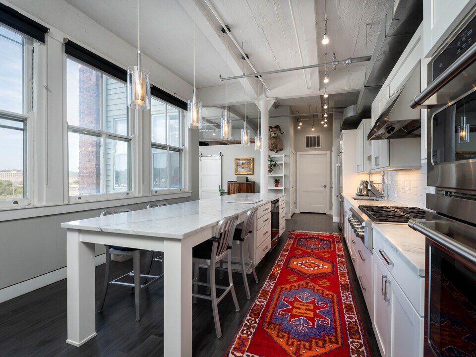 335 W 5th St, Unit 406 in Cincinnati, OH - Foto de edificio