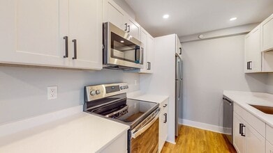 132 Sherman St in Cambridge, MA - Building Photo - Building Photo
