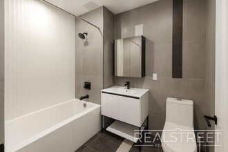 Stylish 1 & 2-Bedroom Apartments in the Heart of Flatbush in Brooklyn, NY - Foto de edificio - Building Photo